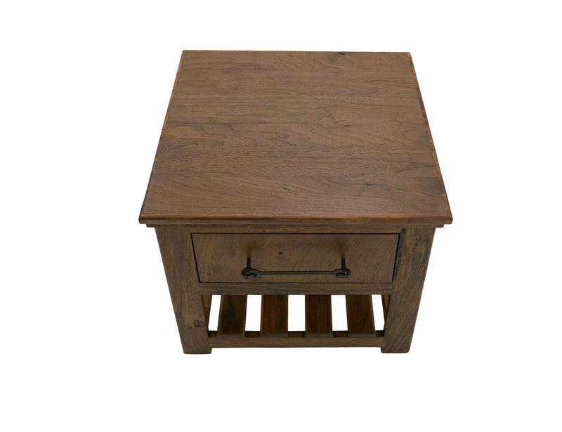 Walnut - Table